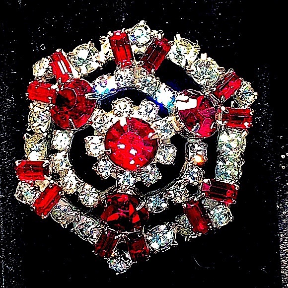 JULIANA BROOCH 3D AFFECT RED CLEAR CRYSTALS VINTAGE - Picture 8 of 10